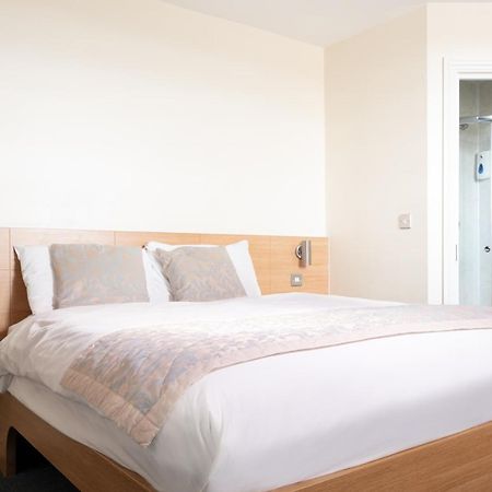 Fox Connaught London Excel Hotel Bagian luar foto