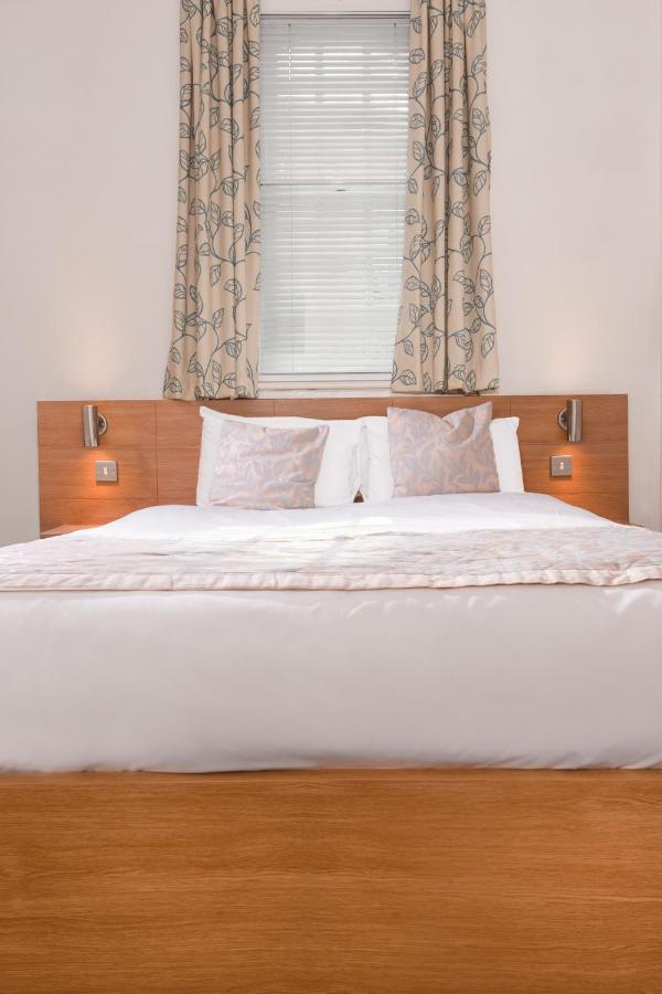 Fox Connaught London Excel Hotel Bagian luar foto