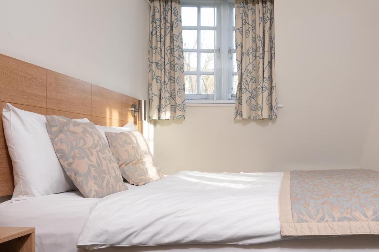 Fox Connaught London Excel Hotel Bagian luar foto