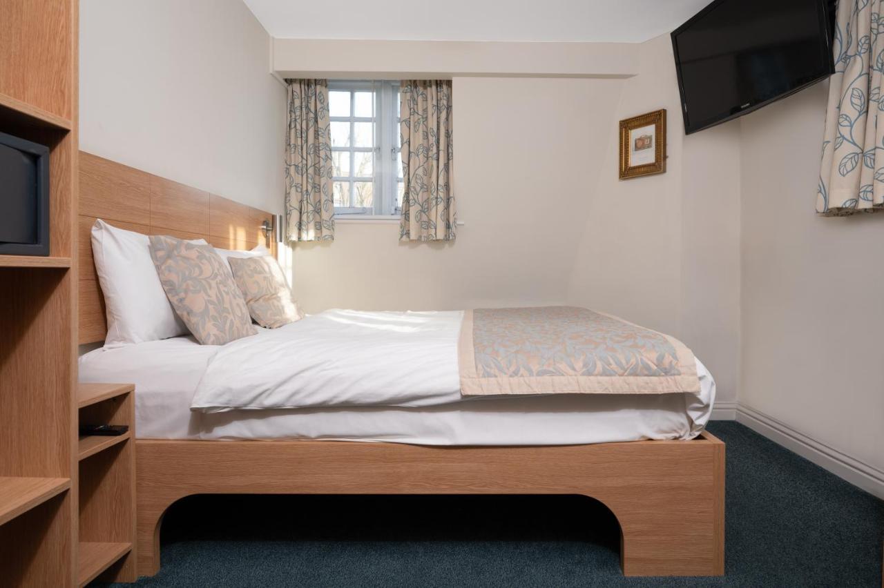 Fox Connaught London Excel Hotel Bagian luar foto